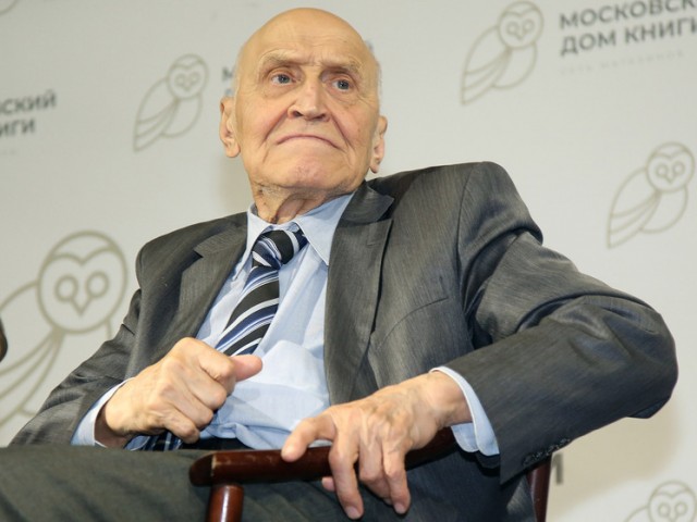 «Серьезные осложнения»: Николай Дроздов после перелома семи ребер не может дышать и с трудом говорит