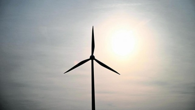 В Китае перерабатывают старые ветряные турбины в асфальт для дорог