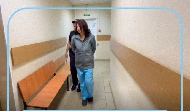 Полоумная мамаша родила младенца,перегрызла зубами пуповину и выкинула его рядом с мусоропроводом.