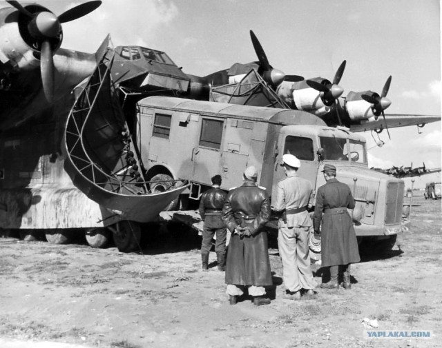 Самый огромный самолет в мире Hughes H–4 Hercules