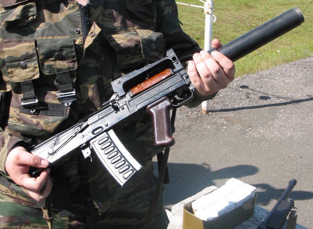 Российский спецназ во время террористического акта в Беслане, сентябрь 2004 г.