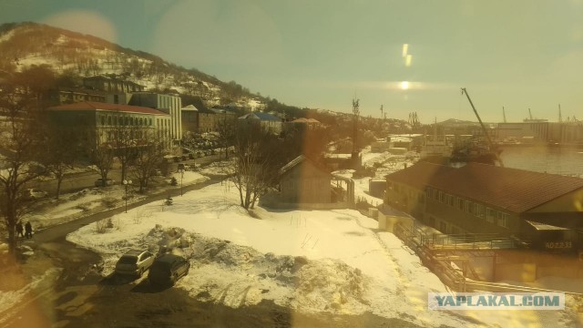 Давайте фото у кого какой вид из окна на оживленные улицы городов в настоящий момент