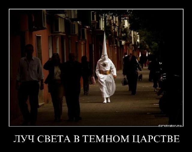 Убитые горем братья Джорджа Флойда Родни и Филониз на его похоронах