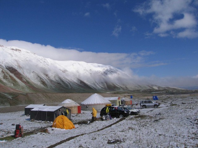 В горах Памира