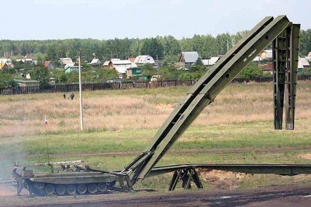 Наташ, взорвали мост. Мы не сможем выехать