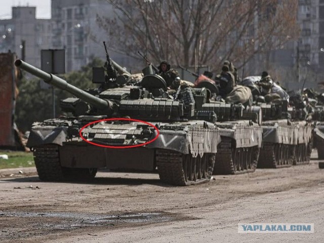 Решили спрятать танки у домов