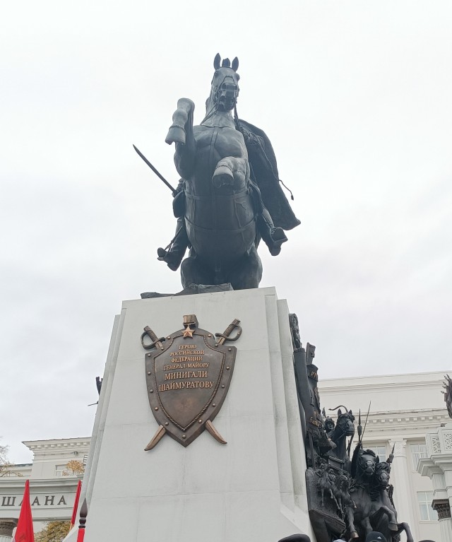 В Уфе открыли памятник Шаймуратову генералу