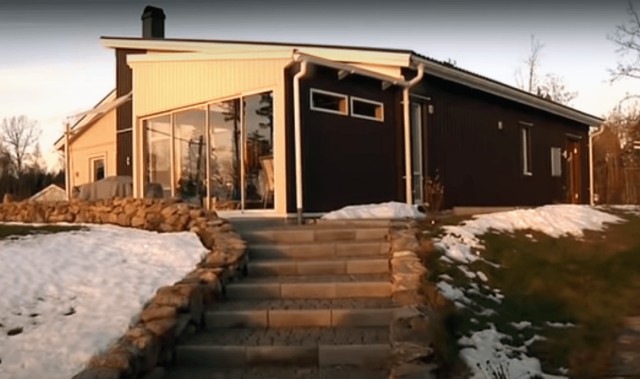 Актёр, сыгравший Эдварда Ларсена в "Интердевочке”. Кто он и как живёт сейчас?
