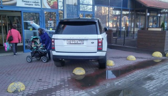 Тупой и еще тупее, а может блатнее? Оценим уровень парковки