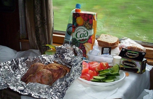 Пользоваться столиком в купе пассажиры будут по графику