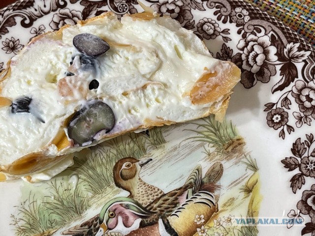 Рулет меренговый