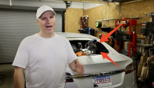 Инженер установил в Tesla бензиновый электрогенератор и проехал на EV более 2500 км