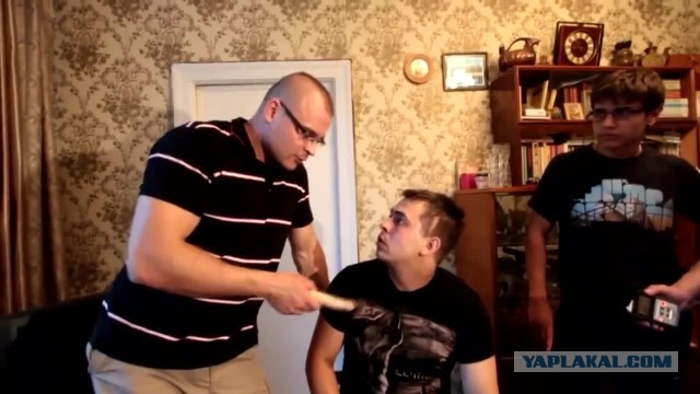 В ставропольском селе жители жалуются на местного «смотрящего», который избивает людей и заставляет целовать землю.