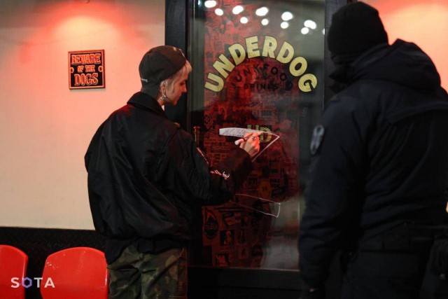 В Москве силовики нагрянули в бар Underdog