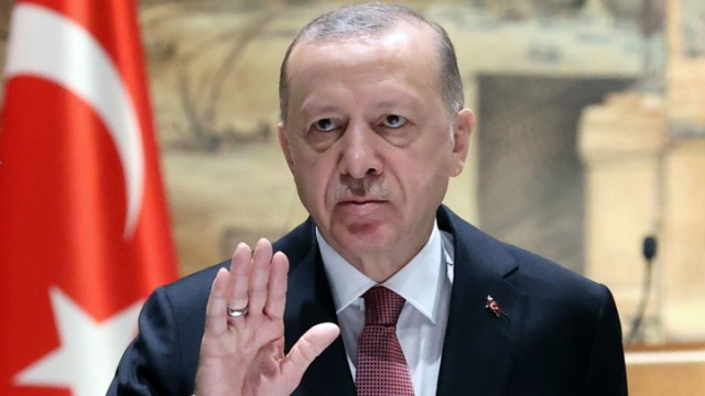За 5 дней до выборов Эрдоган поднял зарплаты госслужащим на 45%
