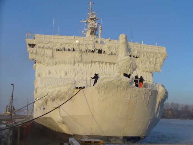 За вахту на ледоколе предлагают 500 тысяч рублей