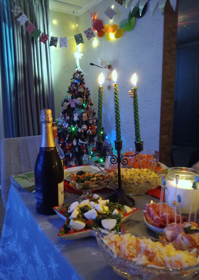 Новогодний стол.