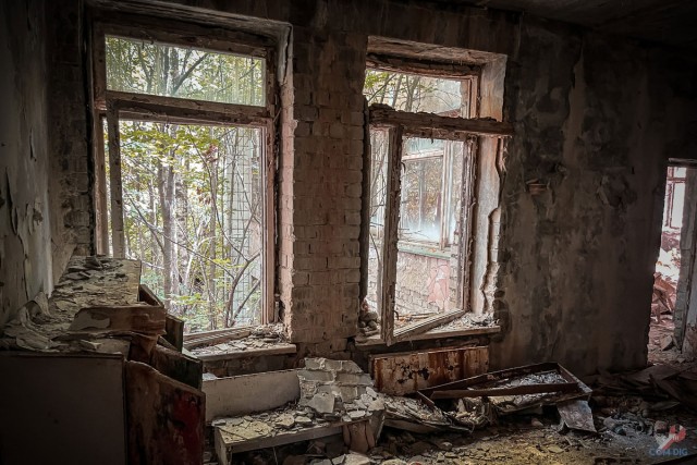 Детство, украденное мирным атомом. Заброшенный с 1986 года детский сад в Припяти