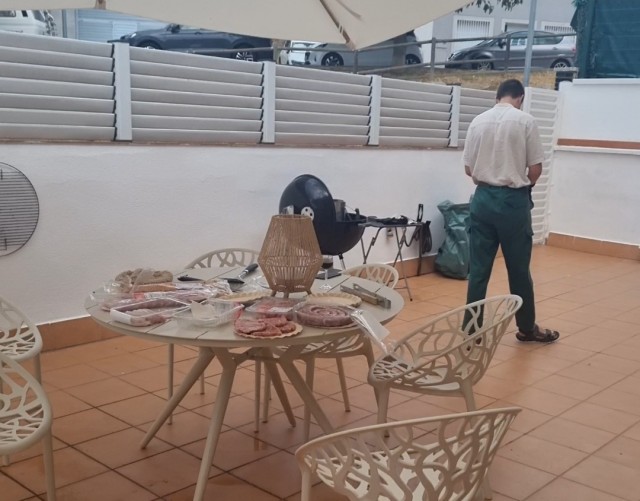 А почему женщин раздражает "являющийся на диване" муж?