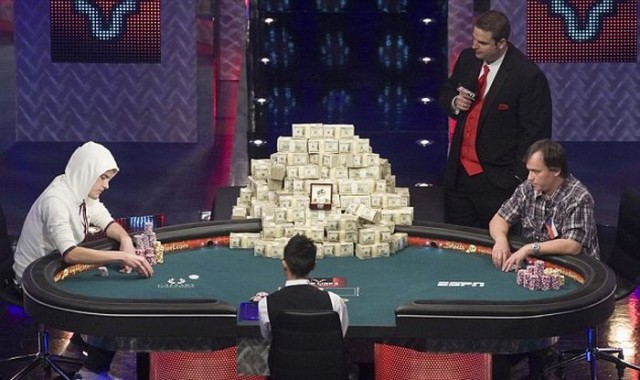 Выигрыш в покер без малого 9 000 000 $