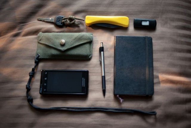 Средства самозащиты - кто что таскает в карманах?