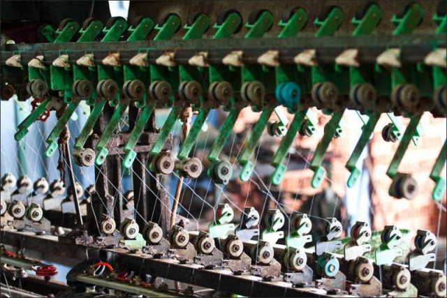 Как получаются шелковые нити