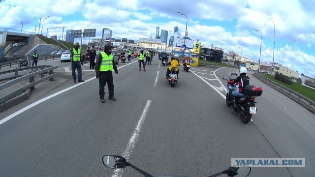Сотни байкеров перекрыли ТТК в Москве