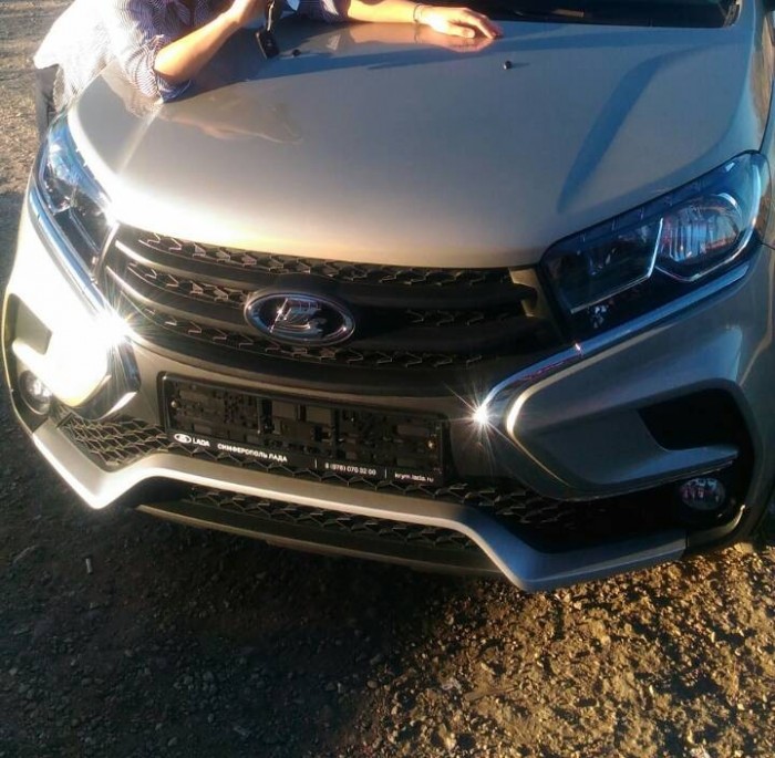 Вам красивее или иномарку? Сравнение Lada Xray Cross и Hyundai Creta