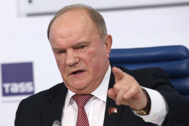 Лидер КПРФ Геннадий Зюганов обвинил Горбачева в «сломе руля у страны» и назвал его «не просто идиотом, но и преступником»