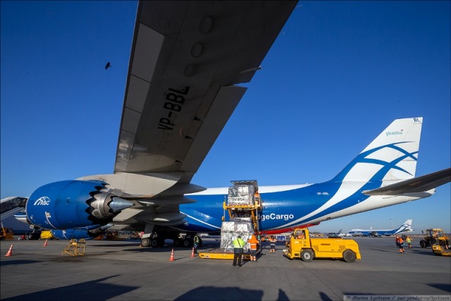 Как дезинфицируют самый большой грузовой Боинг-747 ABC Cargo