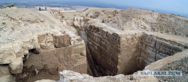 Одни уверены, что Египетские пирамиды построили инопланетяне, другие отрицают. Кто прав?