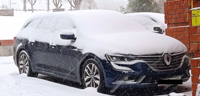 Надо было VW Touareg брать, там точно фары не воруют