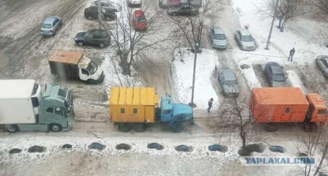 Спасли застрявшего в грязи турецкого дальнобойщика