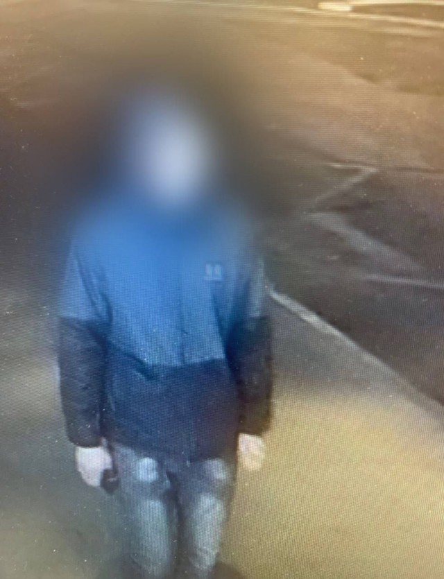 18-летнюю девушку изнасиловали ночью в безлюдном месте в районе метро "Нагорная".