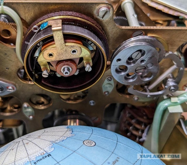 Внутри Глобус ИНК: механический навигационный компьютер для советского космического полета