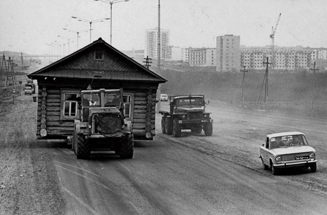 Историческое здание передвинули на Черной речке. В Петербурге такого еще не делали