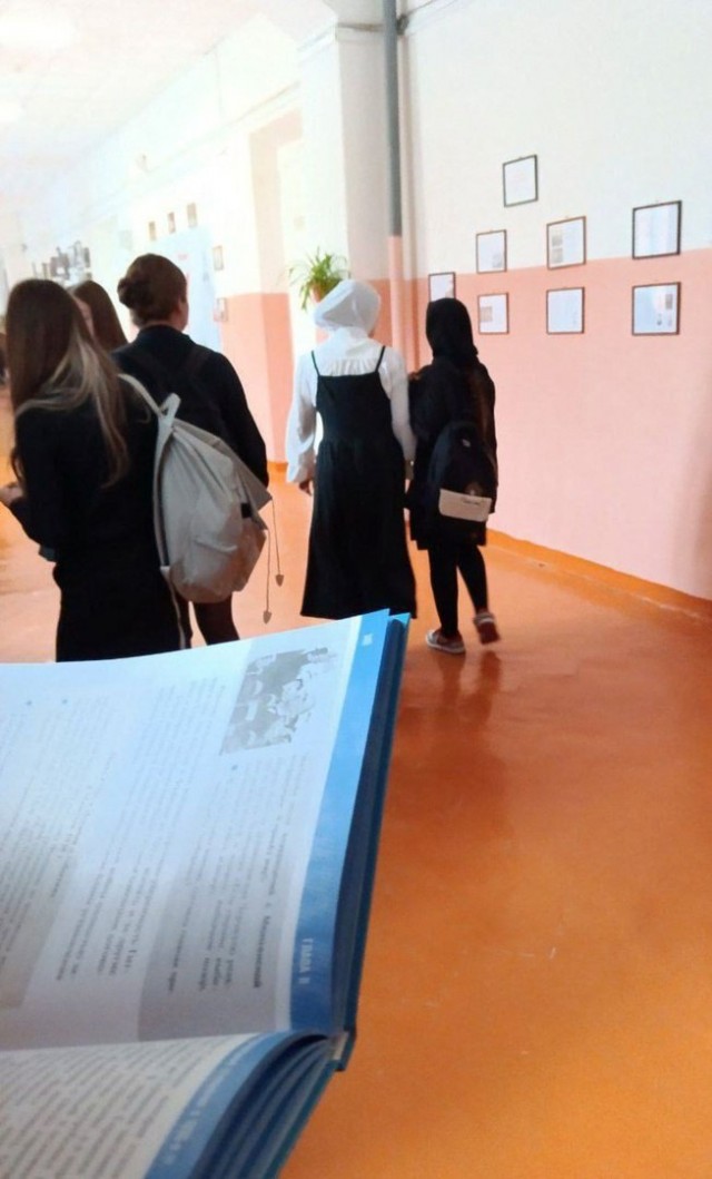 Жители Владимирской области стали жаловаться на хиджабы в школах после введённого в регионе запрета