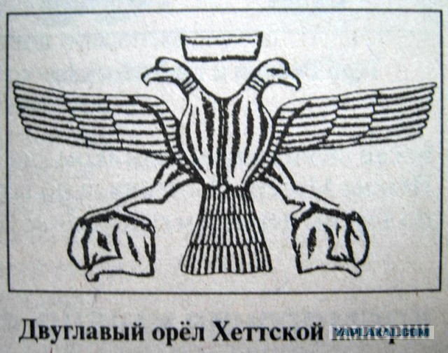 Вместо новогодней елки ростовская администрация установила огромную шишку.