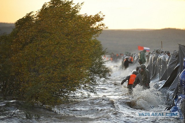 Всё, вода уходит! А вместе с нею печаль, разруха..