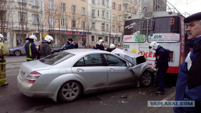 В троллейбус въехал российский "Тигр"