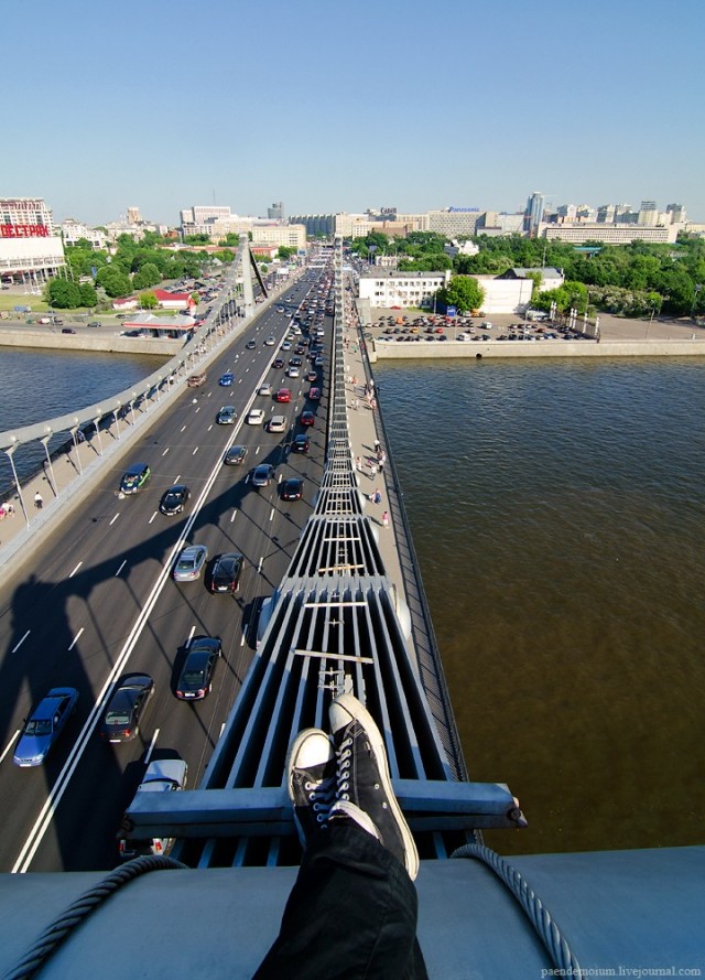 Экстремалы на Крымском мосту
