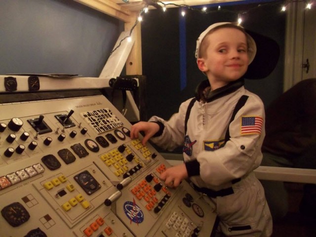 Космический корабль для сына своими руками