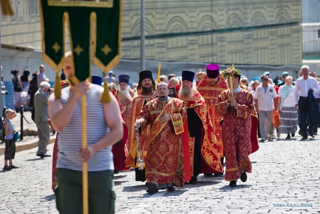 С Днем ВДВ, посоны!