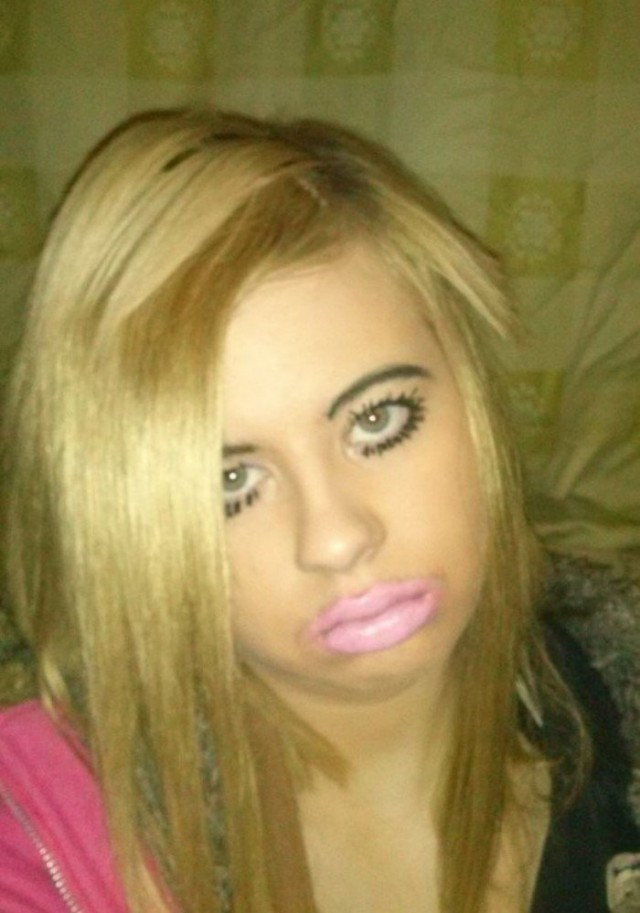 Они не смогли вовремя остановиться и всё продолжали и продолжали наносить макияж