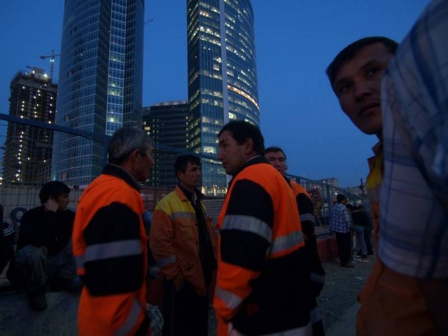 Они строят башню Федерация в Москва-Сити