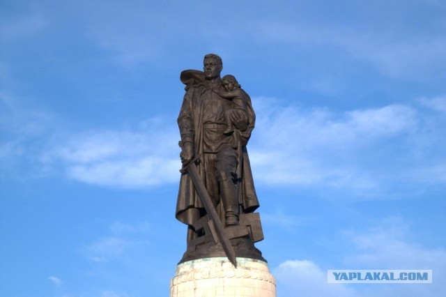 18 мощных памятников, которые напоминают о том, как много ошибок наделало человечество