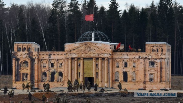 Дно. И водолазы. Победобесие или нет?