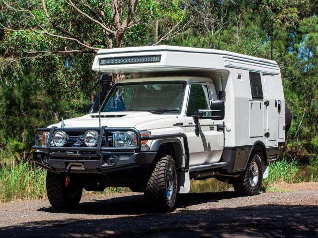 Технологичный автодом на базе Toyota Land Cruiser 70