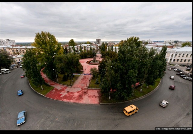 Пожарные спешат на вызов.