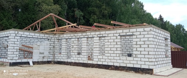 Вот такую кровлю сделал, фермы видно